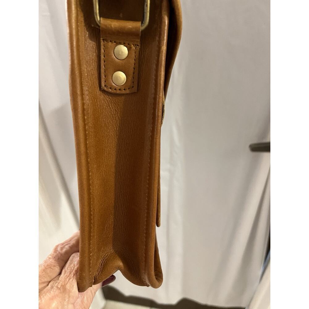 Brown Leather Messenger Bag Vintage 11x10x3 Some Wear And Buckle Is Loose As Is - Picture 9 of 16